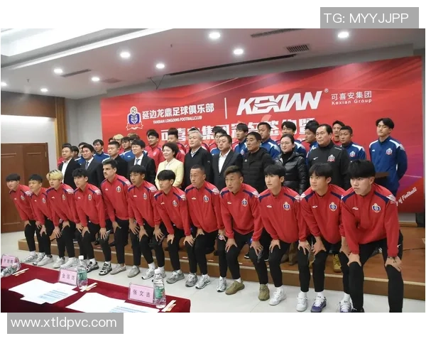 足球明星与球迷亲密互动揭秘如何拉近距离与传递正能量